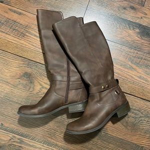 Size 8 tall brown boots by Arizona
